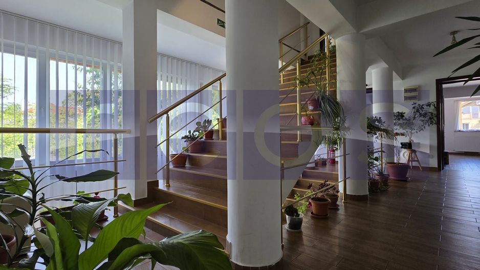 VANZARE CASA 7 CAMERE | PISCINA ACOPERITA | ZONA VATRA LUMINOASA - Poză 1
