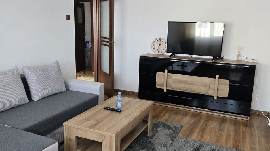 Închiriez apartament 2 camere zona- Metrou Eroii Revoluției - Poză 1