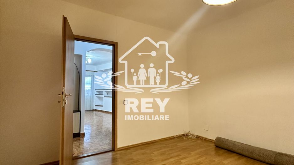 Apartament 4 camere cu garaj zona Strand- V.Aurie - Poză 9