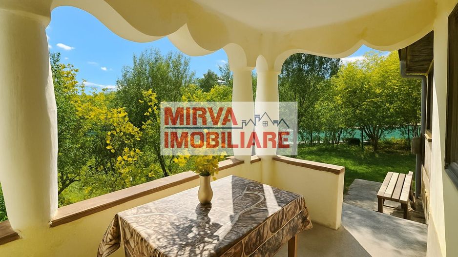 🏡 Casă tradițională într-un peisaj de vis – Vâlcănești - Poză 1