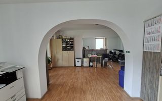 Spatiu birouri casa individuala curte proprie 9 birouri Selimbar - Poză 6