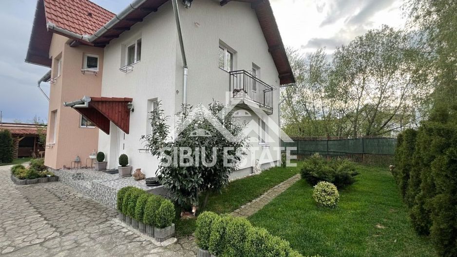 Casa individuala, deosebita, de vanzare,  5 camere 3 bai, - Poză 1
