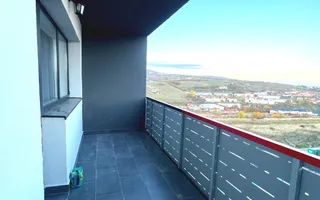 Apartament de închiriat, 3 camere, Et 2, balcon, garaj subteran, Baciu - Poză 11