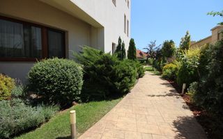 O casa deosebita cu Piscina - Poză 22