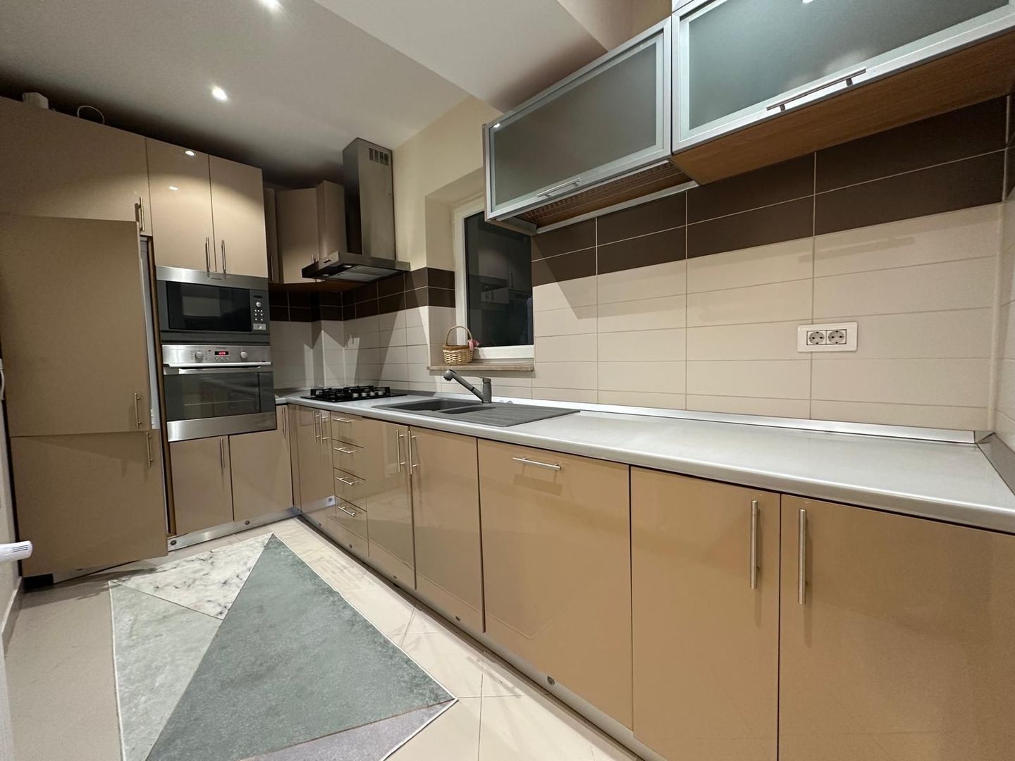 APARTAMENT MODERN CU TERASA SI LOC PARCARE ZONA HERASTRAU - Poză 4