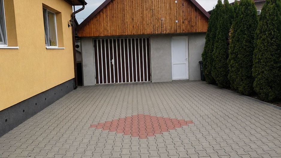 Proprietate cu două locuințe, garaj încălzit, foișor, 600 mp in Ernei - Poză 21