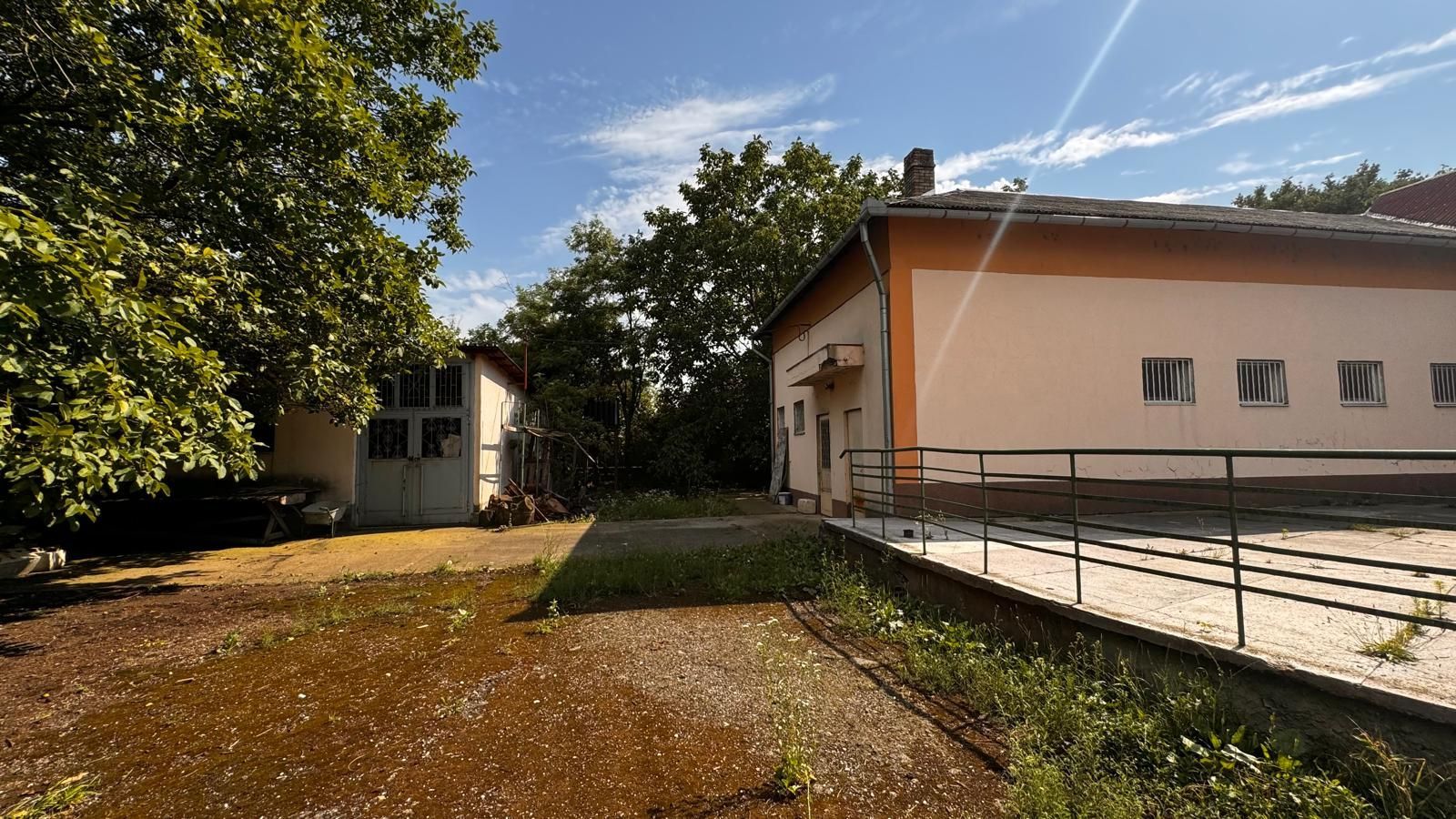 Complex de clădiri administrative – Livada, 310.000 E. Comision 0. - Poză 4