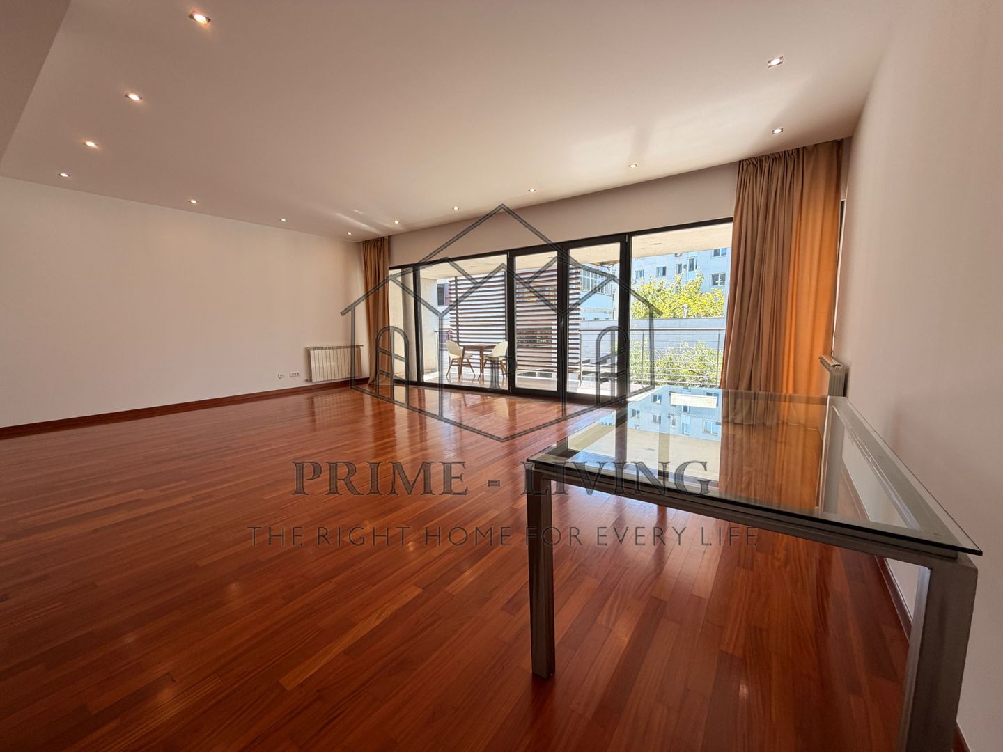 APARTAMENT LUMINOS  CU 4CAMERE LA INCHIRIERE IN DOROBANTI - Poză 2
