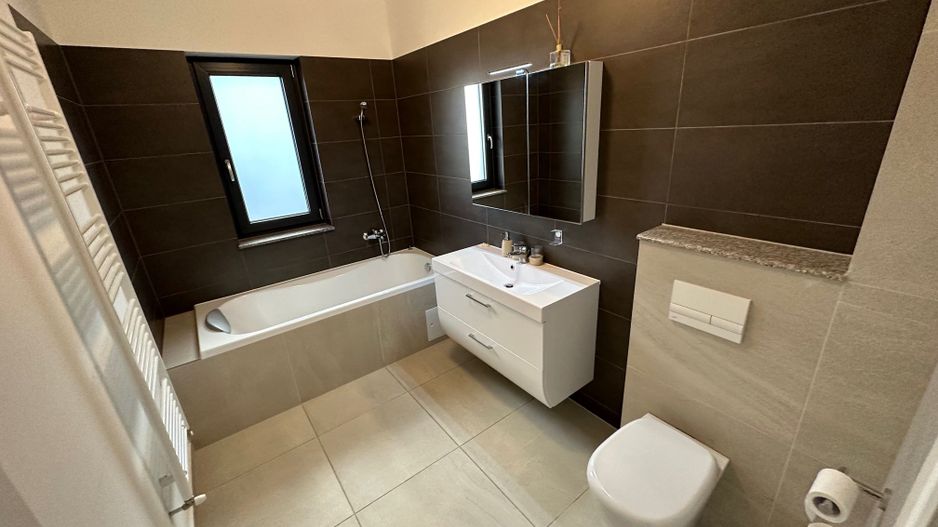 Apartament cu 3 camere de închiriat în zona Nord - Poză 15