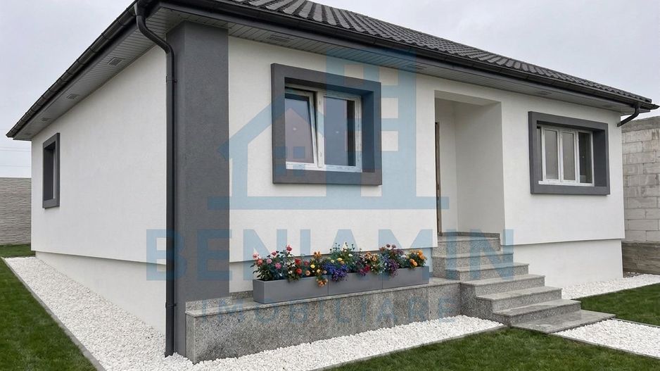 Casa la cheie-Living-2 Dormitoare-Baie-Gaze-Curent-Apa-320mp teren - Poză 6