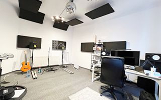 Spatiu de inchiriat central in zona Decebal, Oradea - Poză 1