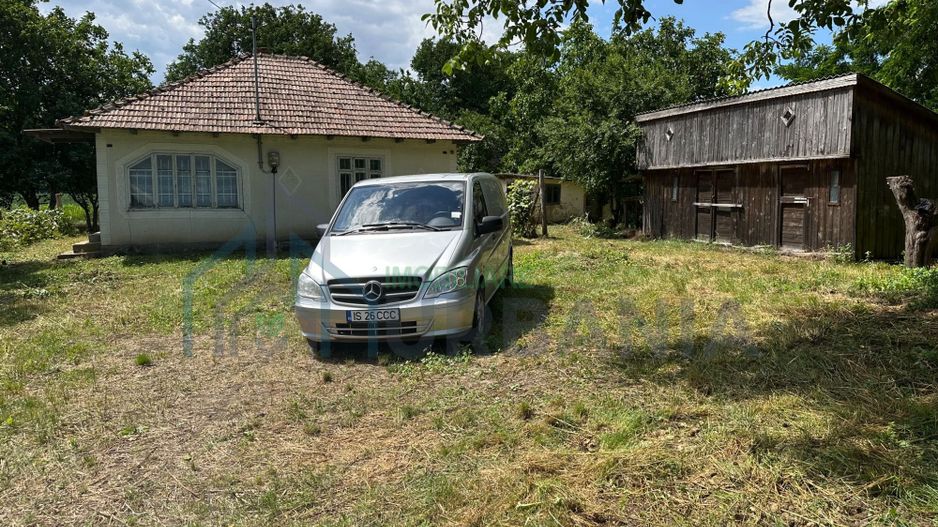 Casă bătrânească cu 5200 mp teren în Damileni - Botoșani - Poză 6