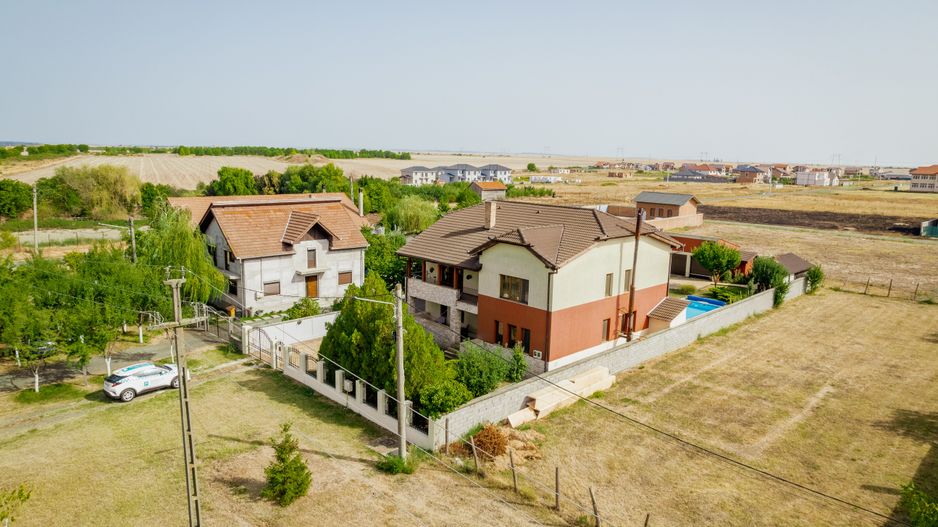 Vilă cu piscină în Fântânele - Poză 4