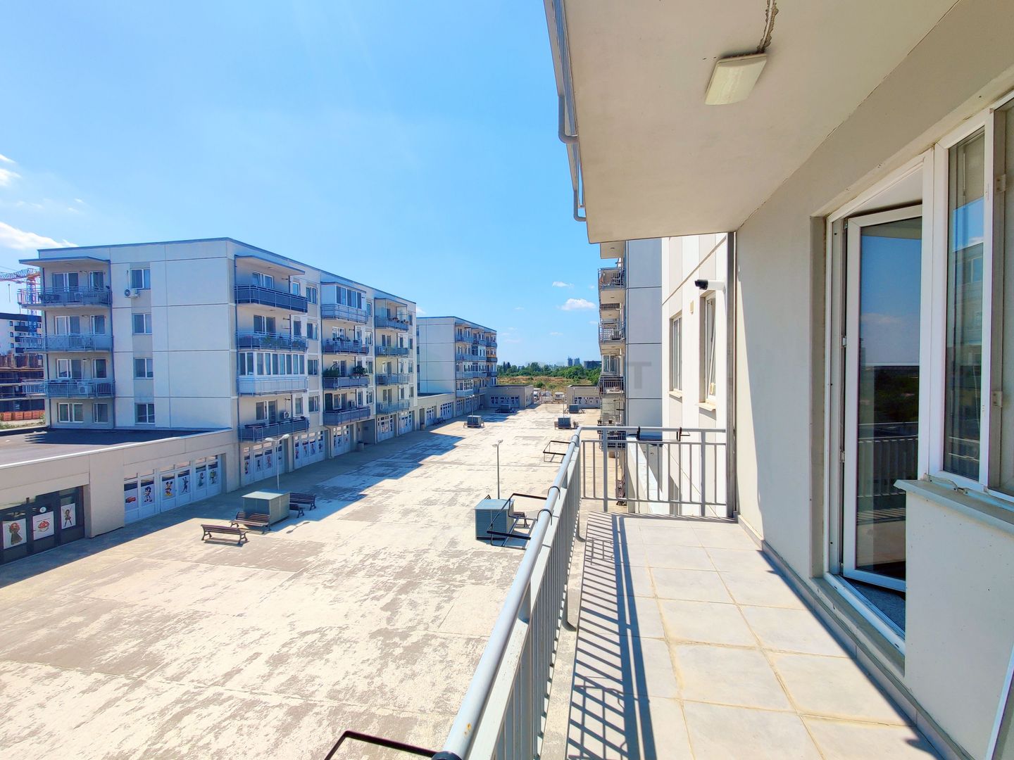 Decomandat, doua bai, loc de parcare in subteran, disponibil imediat - Poză 19