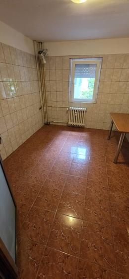 Apartament  4 camere decomandat- Craiovita Noua, zona Scoala 34 - Poză 8
