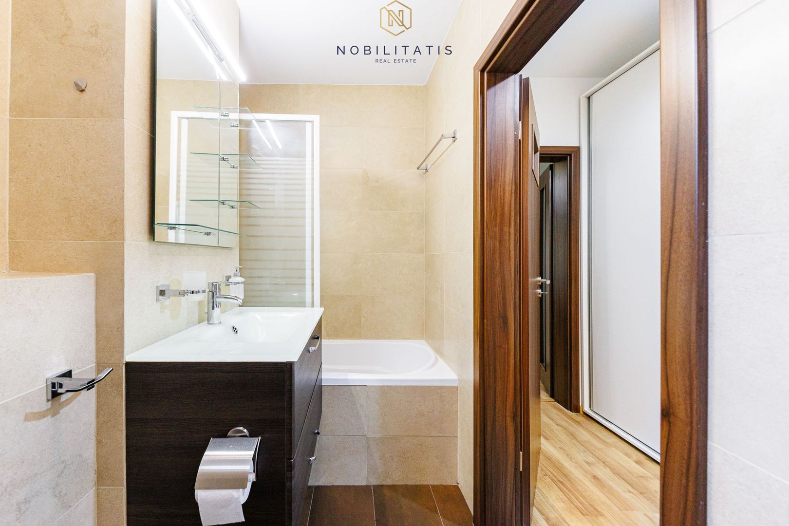 Un apartament cum rar găsești, în centrul orasului | 4 camere & 2 bai - Poză 44