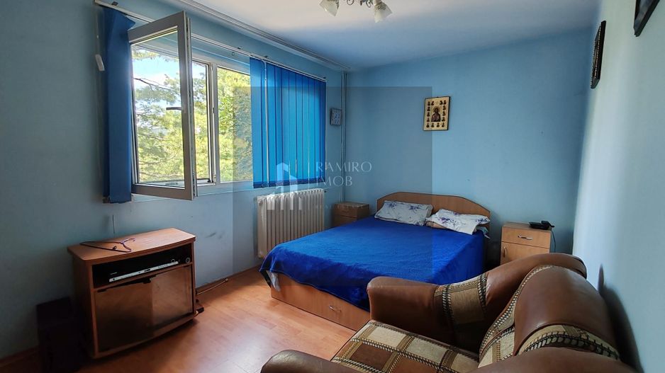 Apartament 3 camere, bloc 4 etaje, Berceni/str Dorohoi, curat - Poză 2