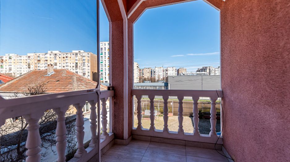 Casă spațioasă în mijlocul orasului, Str. Constantin Brâncuși - Poză 14