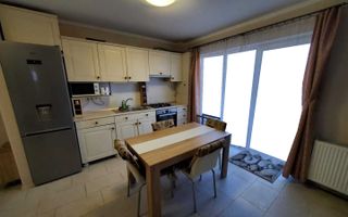 Apartament 2 camere, finisat si mobilat, loc de parcare. - Poză 2