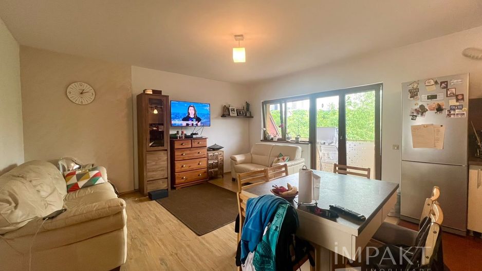 Apartament spatios cu 3 camere pe strada privata - Poză 1