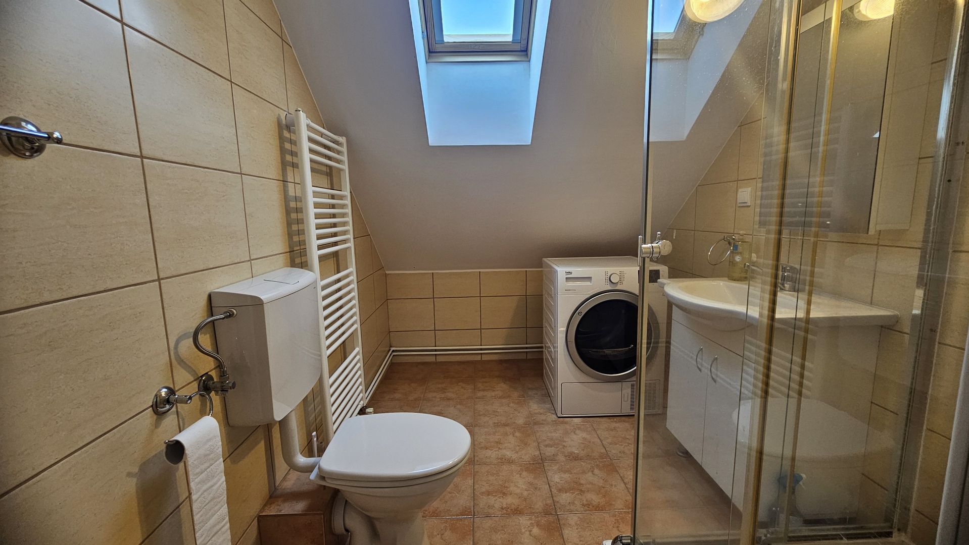 Apartament de inchiriat 6 camere 179 mp Etaj 2 + mansardă - Poză 26