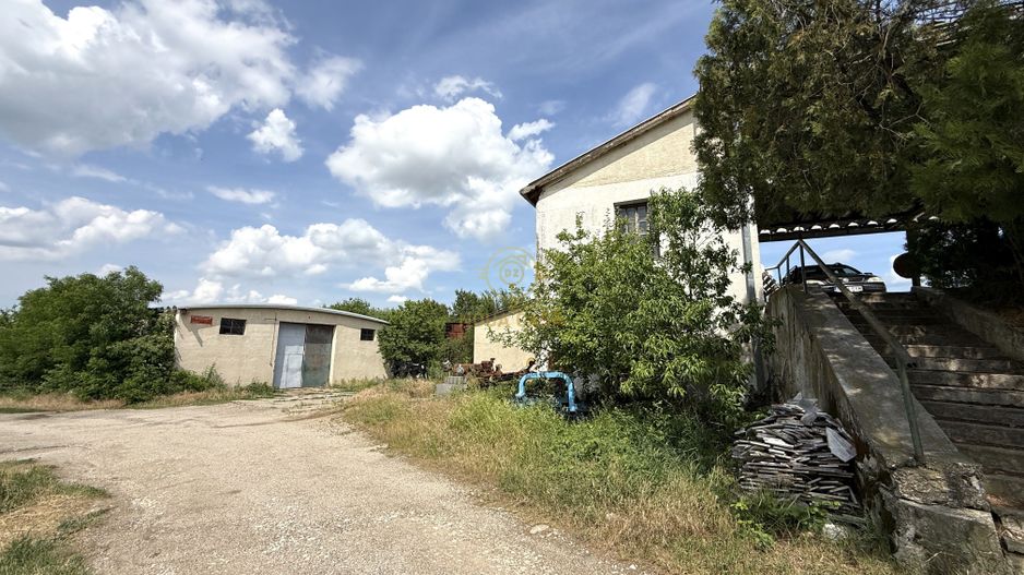Stație Carburanți De Vânzare| 18.000 mp teren | Hale | Front la E81 - Poză 12