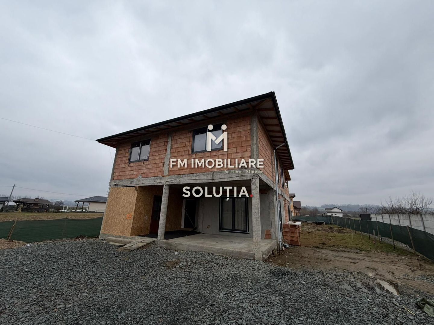 Casă P+1 la roșu, Dumbrăvița – 10 ari teren, drum principal - Poză 1