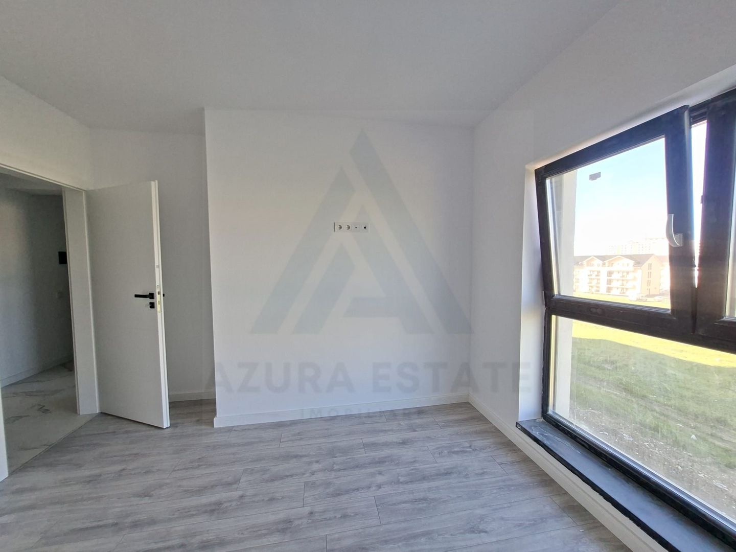 Apartament la cheie 3 camere balcon 7 mp boxa si parcare pe Dna Stanca - Poză 1