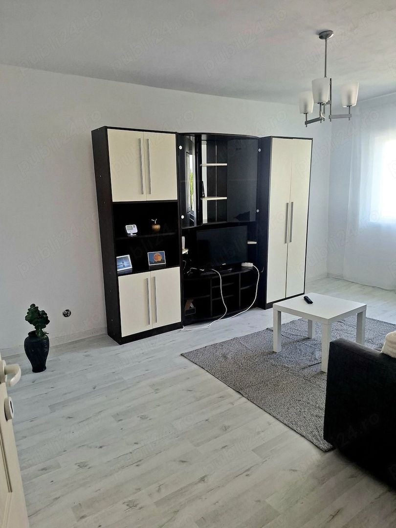 De inchiriat apartament 2 camere, Piața Centrală, et. 4, renovat, 450 eur - Poză 3