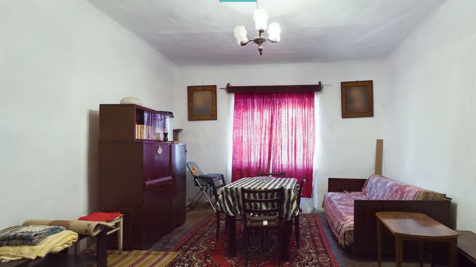 Casă cu teren generos de 2,880mp în Secusigiu - Poză 3