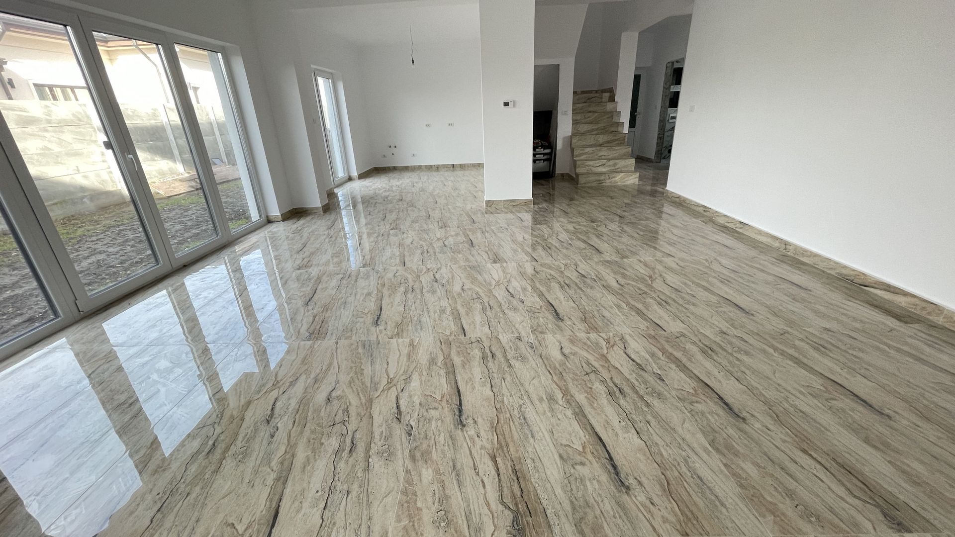 Casa de familie in zona rezidentiala - Poză 2