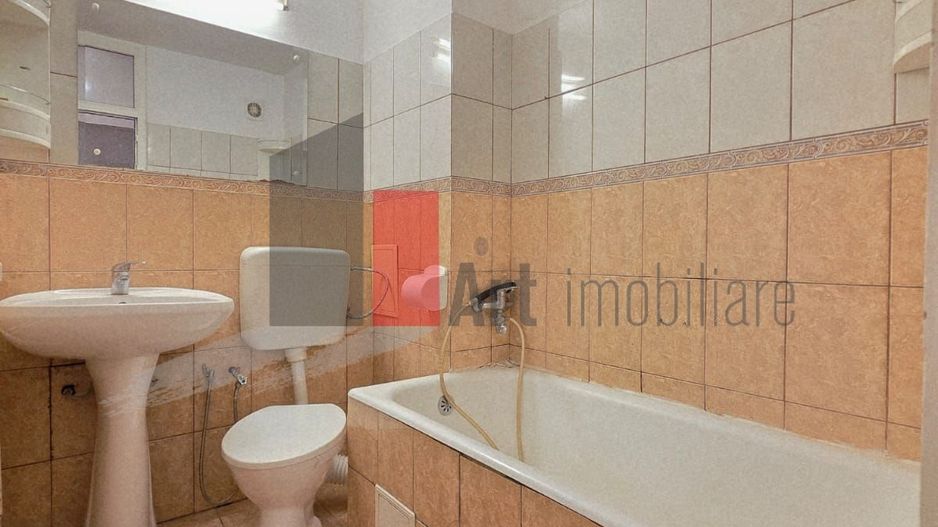 Apartament spațios cu 4 camere Crangasi - Poză 13