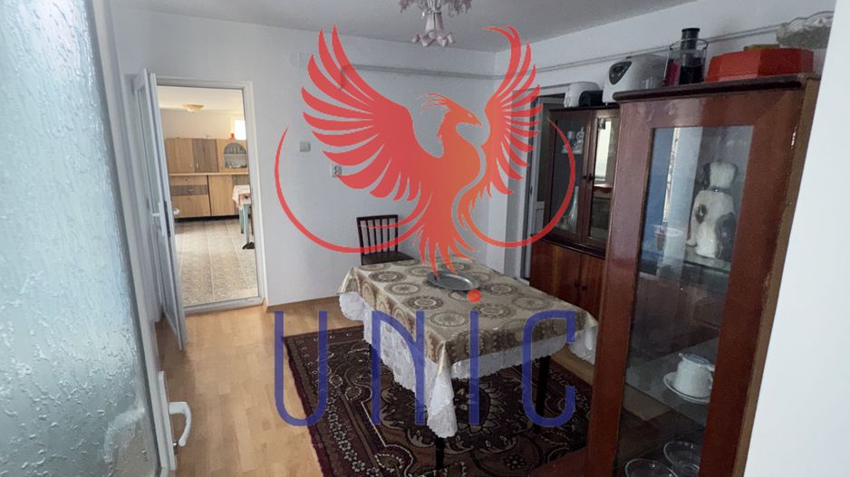 Casa situata in orasul Bals! - Poză 13