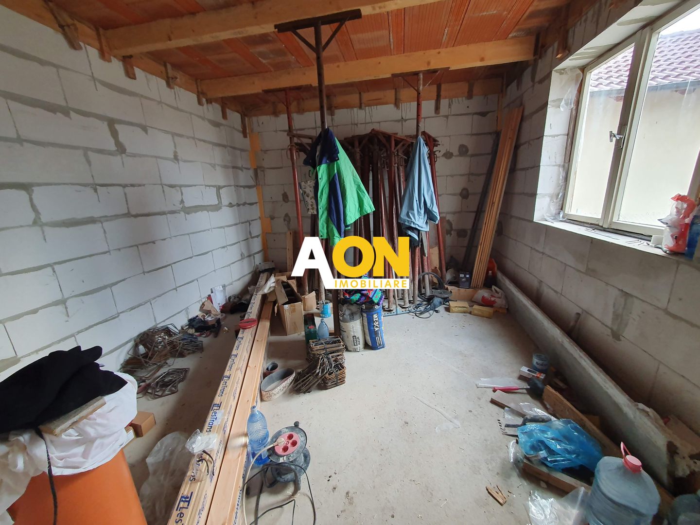 Casa semifinisata, 5 camere, 500 mp teren, Ciugud - Poză 4