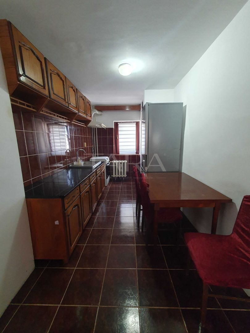 Apartament cu 4 camere decomandate, centru de cartier. - Poză 4