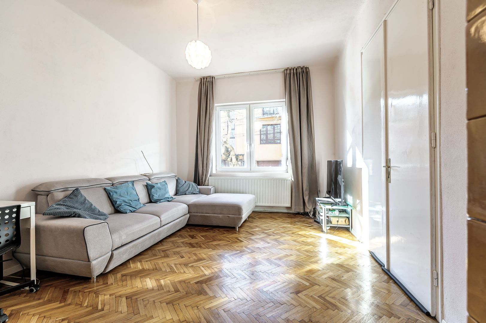 Apartament la casă, zonă centrală - Poză 1