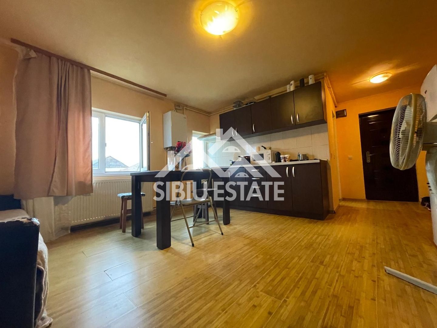Apartament luminos cu 2 camere, la mansardă, în zonă căutată - Poză 3