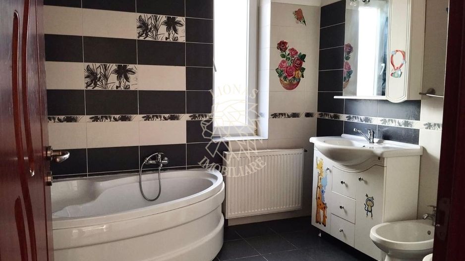 Apartament 90 mp+2 balcoane-etaj 1-curte, parcare-C. Moldovei - Poză 6