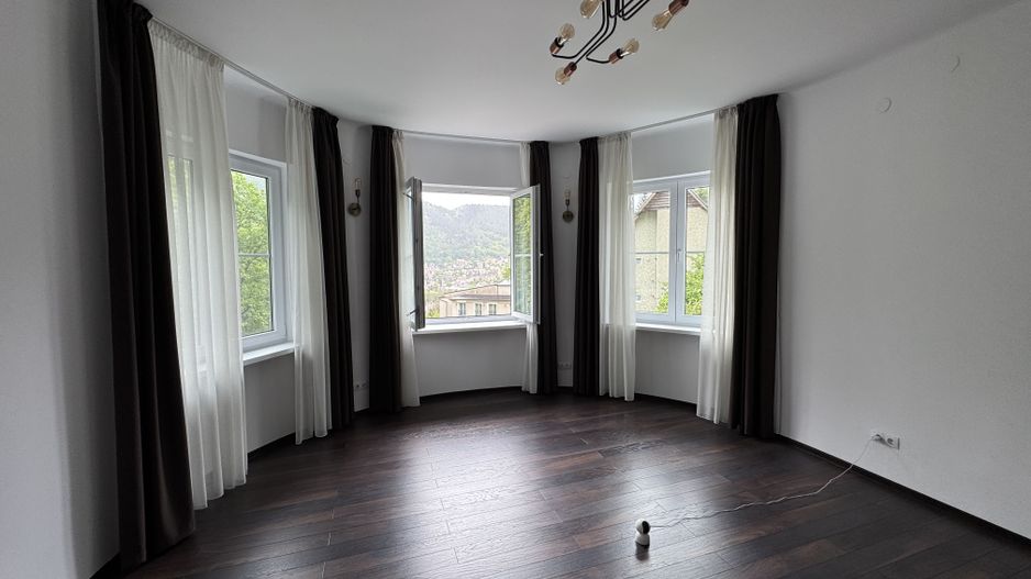Apartament cu vedere spre Tâmpa, liniște și natură, în Centrul Istoric al Brașov - Poză 8
