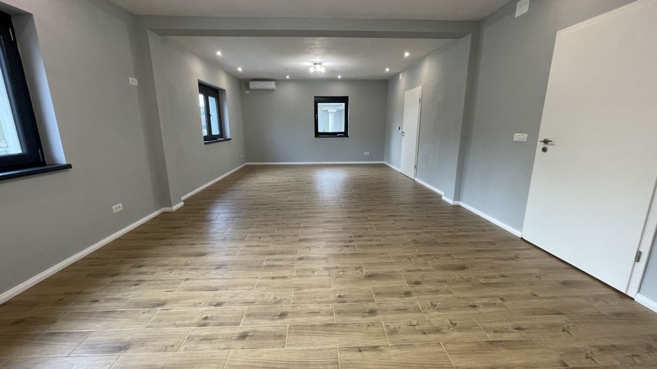 Casa spatioasa,amenajata in zona Lipovei - Poză 4