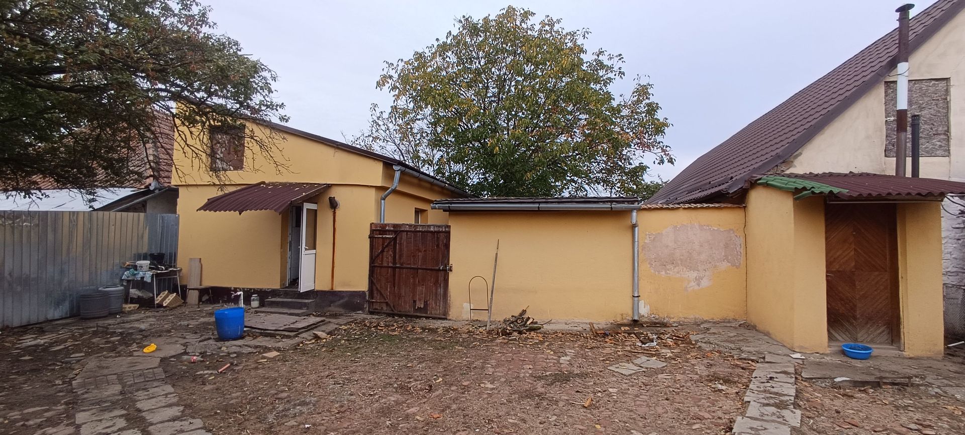 Casă spațioasă cu 4 camere , curte și teren generos în Mașloc - Poză 3