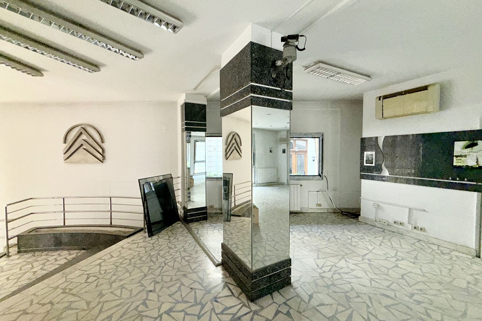 Spațiu București, zona Universitate, pretabil comercial/birouri - Poză 3