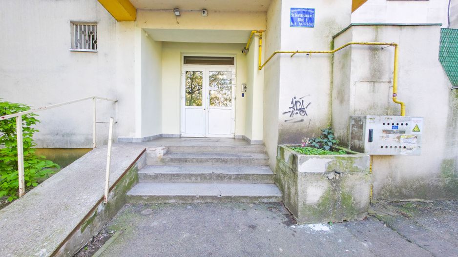 Apartament 4 camere, 2 băi, 2 balcoane, bloc reabilitat - Poză 18