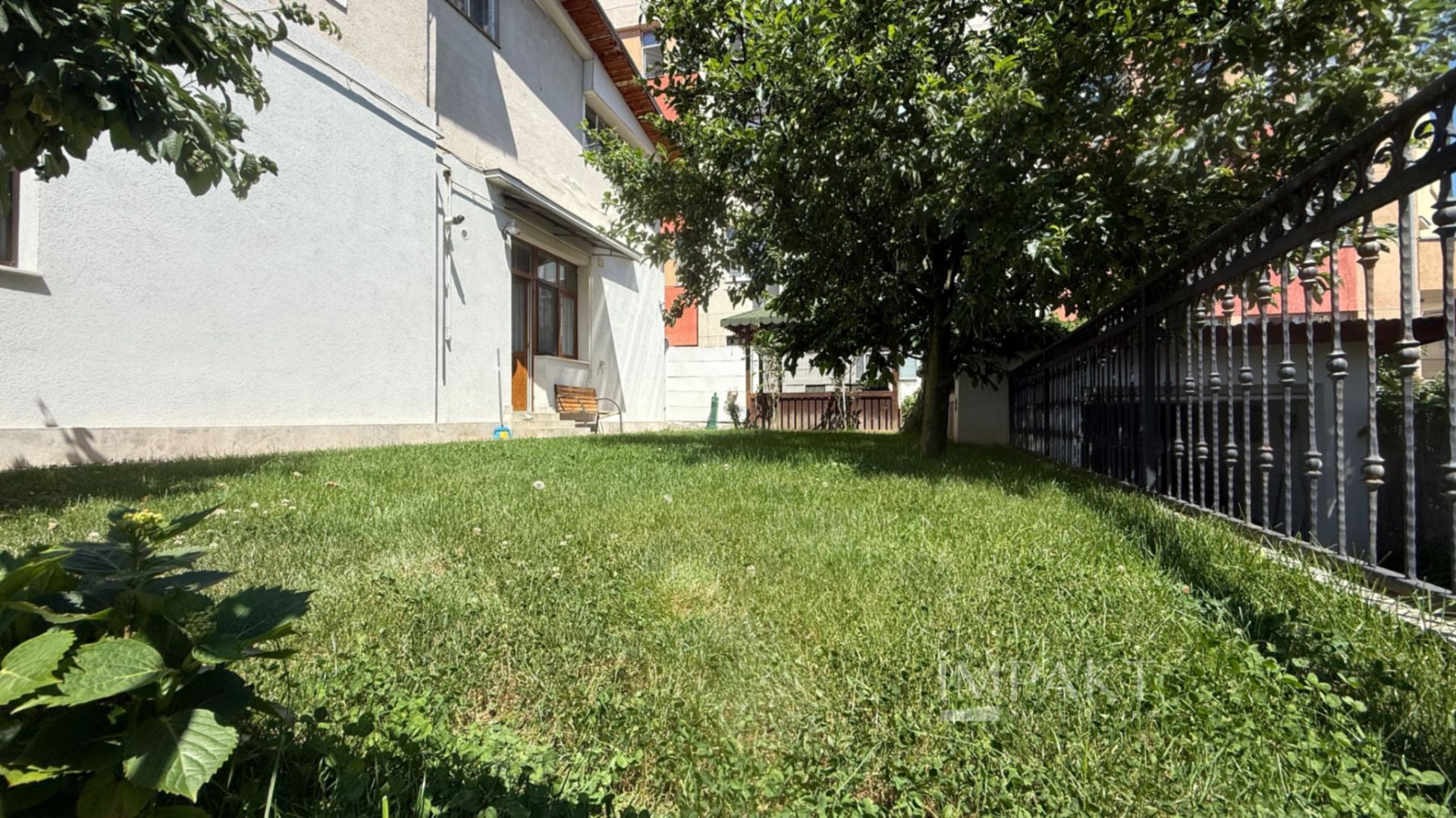 Apartament modern la vila cu gradina si teren 263mp aproape de centru - Poză 4