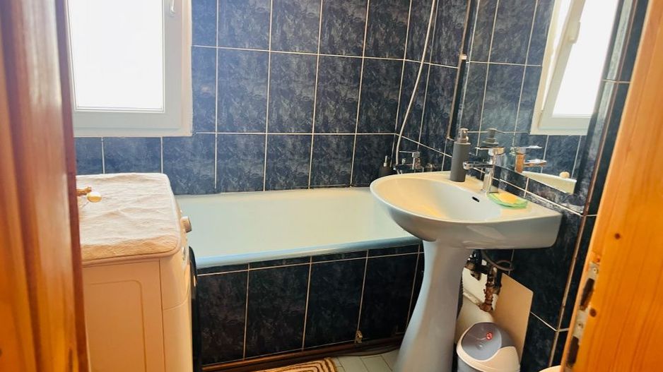 Apartament ultracentral, 3 camere, cu priveliste impresionanta, langa Mercur - Poză 9