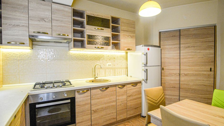 Apartament spatios 3 camere decomandate + 2 locuri de parcare in Baciu - Poză 8