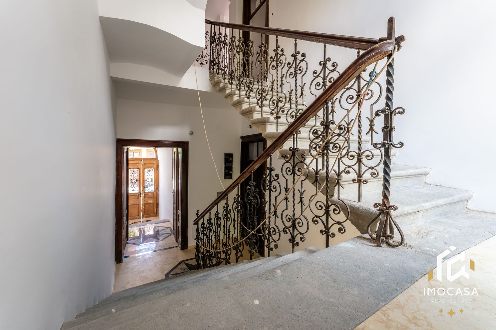 De vanzare Cladire bloc Istoric Central Arad D+P+E+M curte proprie - Poză 11