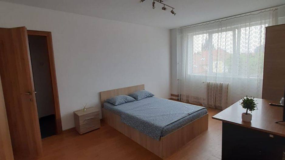 Apartament cu 3 camere - Centru/Piata 700 - Poză 3