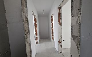 Casa moderna 4 camere 2 bai 3 locuri parcare si pivnita in Cisnadie - Poză 12