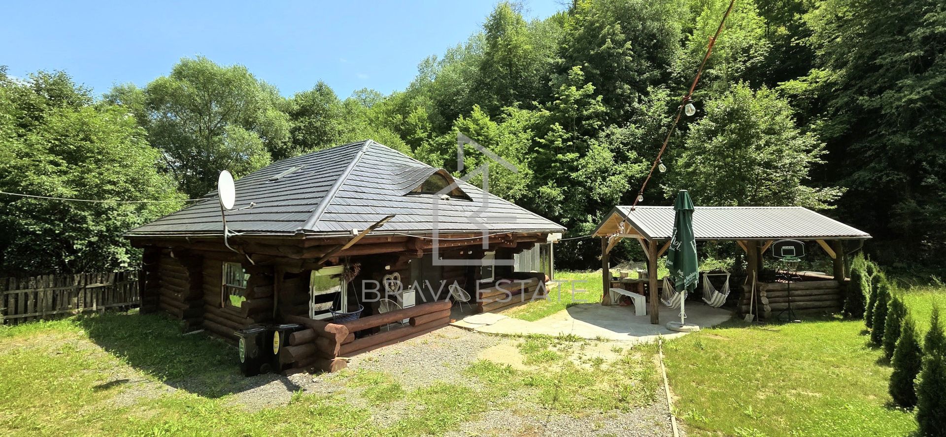 Cabană din lemn rotund, 210mp, ciubăr, jacuzzi, foișor, localitatea Băișoara - Poză 1